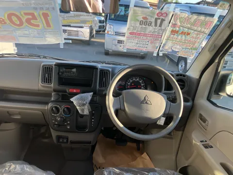 Mitsubishi Minicab Van
