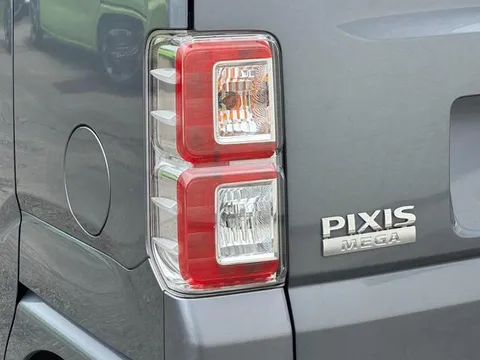 Toyota Pixis Mega