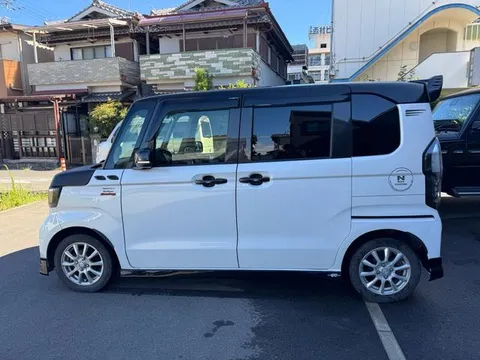 Honda N-BOX Custom