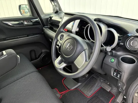 Honda N-BOX Custom