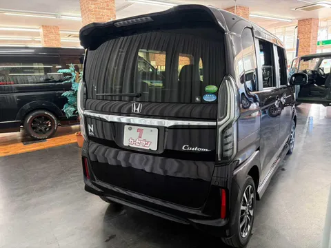 Honda N-BOX Custom