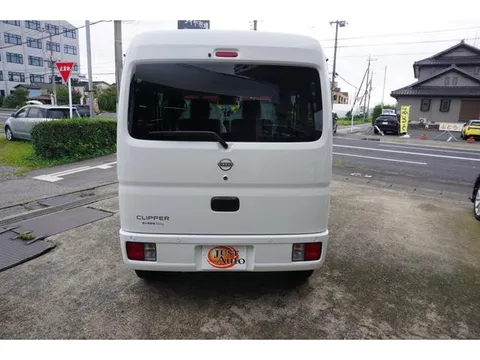 Nissan Clipper Van