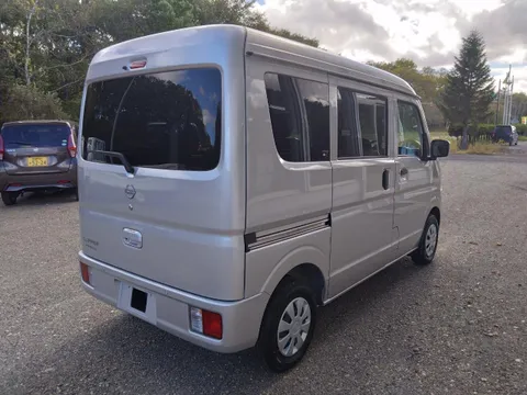 Nissan Clipper Van