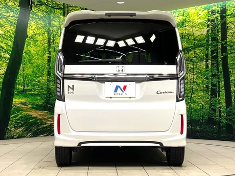 Honda N-BOX Custom