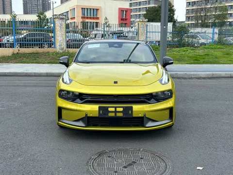 Lynk & Co 03
