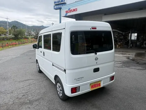 Nissan Clipper Van