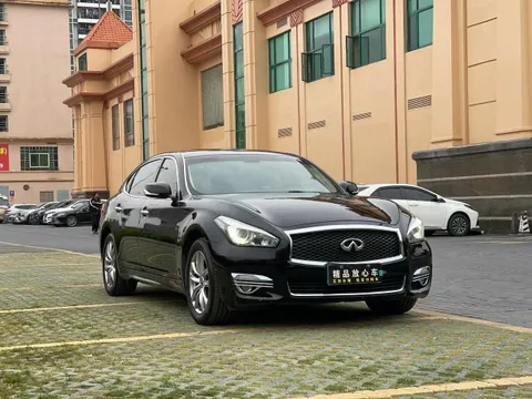 Infiniti Q70