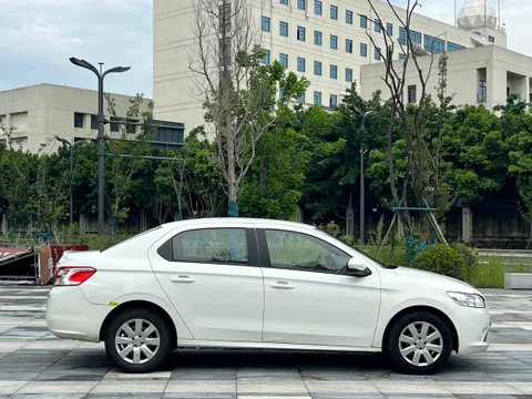 Peugeot 301