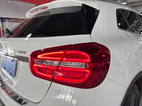 Mercedes-Benz Mercedes-Benz GLA
