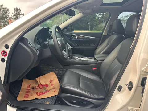 Infiniti Q50L