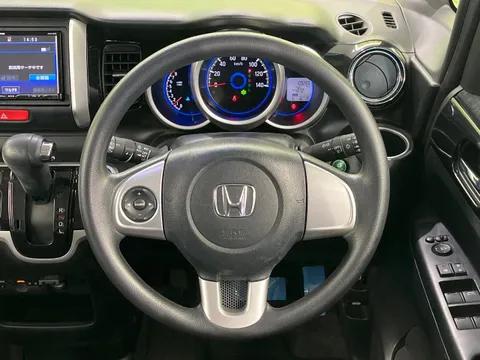 Honda N-BOX Custom