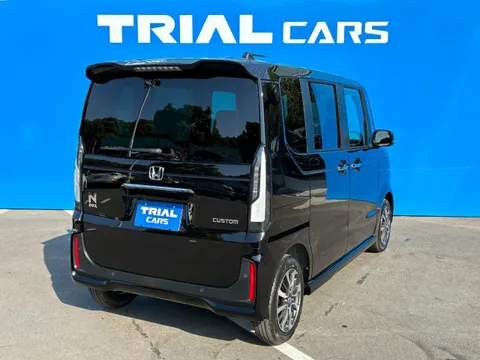 Honda N-BOX Custom