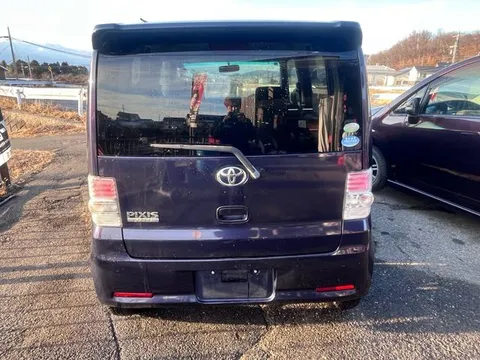 Toyota Pixis Space