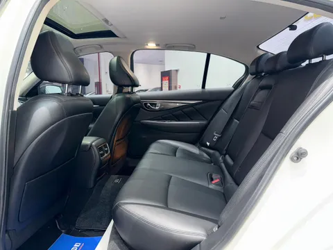 Infiniti Q50L