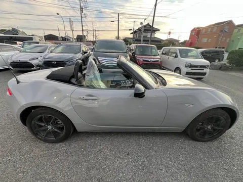 Mazda MX-5 (Roadster)