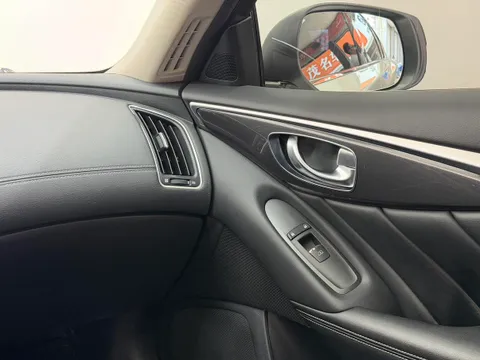 Infiniti Q50L
