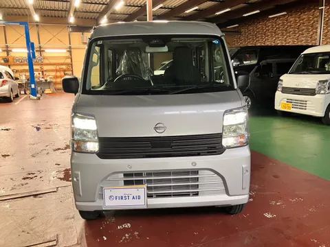 Nissan Clipper Van