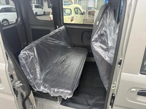 Nissan Clipper Van