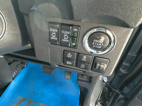 Toyota Pixis Mega