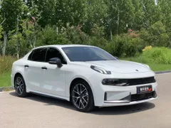 Lynk & Co 03