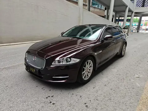 Jaguar XJ