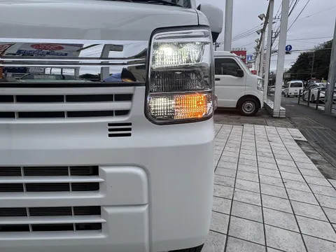 Nissan Clipper Van