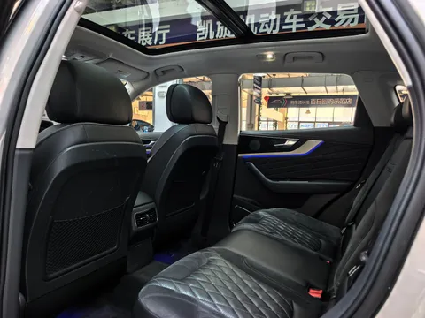 Hongqi HS5