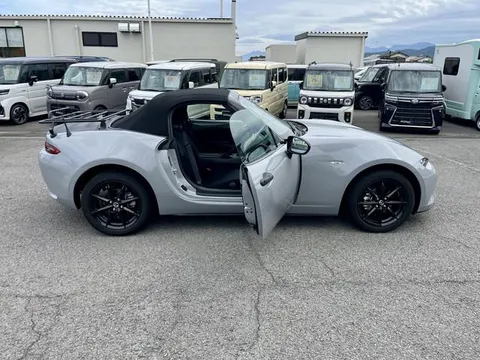 Mazda MX-5 (Roadster)