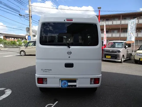 Nissan Clipper Van