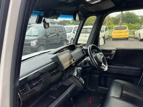 Honda N-BOX Custom