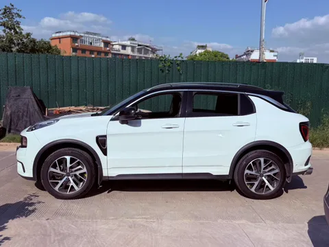 Lynk & Co 01