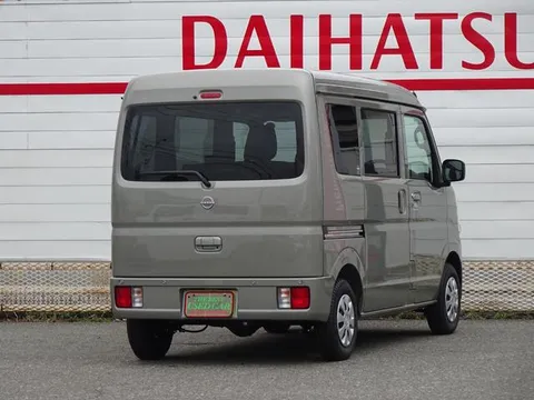 Nissan Clipper Van