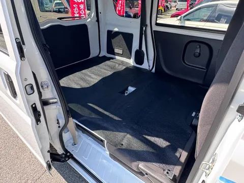 Nissan Clipper Van