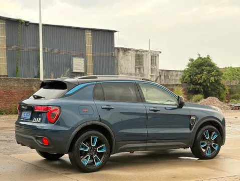 Lynk & Co 01