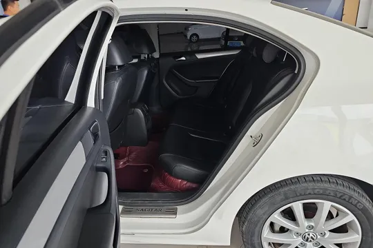 Volkswagen Sagitar