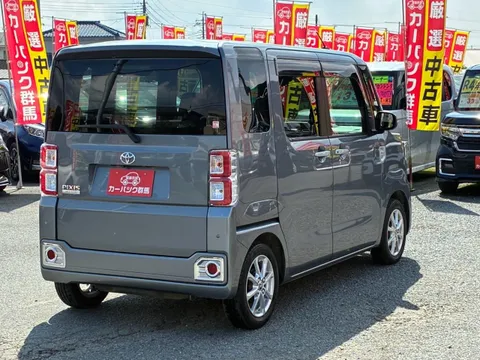 Toyota Pixis Mega