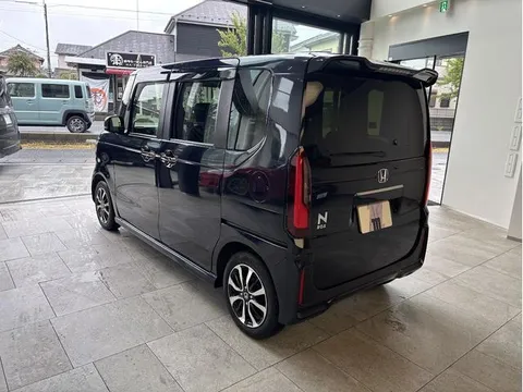 Honda N-BOX Custom