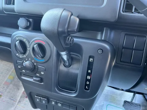 Nissan Clipper Van