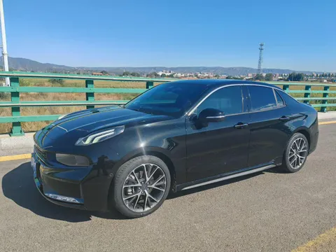Lynk & Co 03