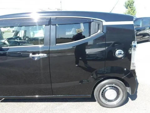 Honda N-BOX Slash