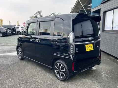 Honda N-BOX Custom