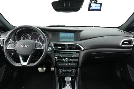 Infiniti Q30