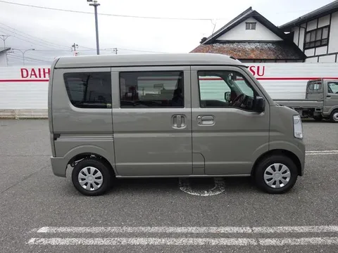 Nissan Clipper Van