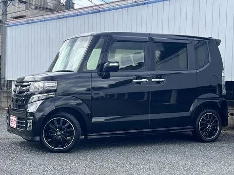 Honda N-BOX Custom