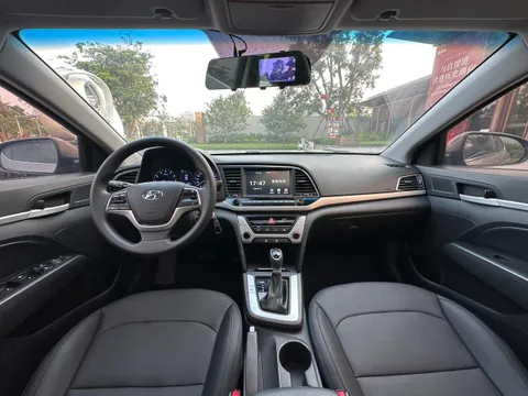 Hyundai Elantra (Avante)