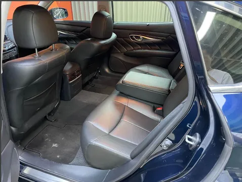 Infiniti Q70