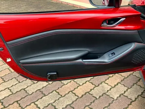 Mazda MX-5 (Roadster)