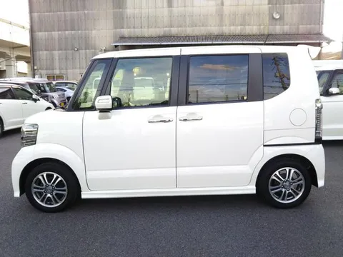 Honda N-BOX Custom
