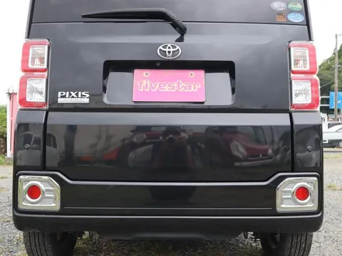 Toyota Pixis Mega