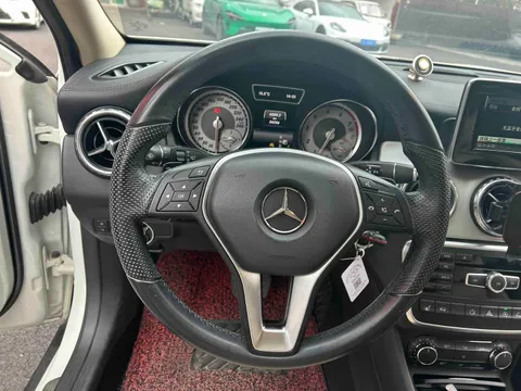 Mercedes-Benz Mercedes-Benz GLA